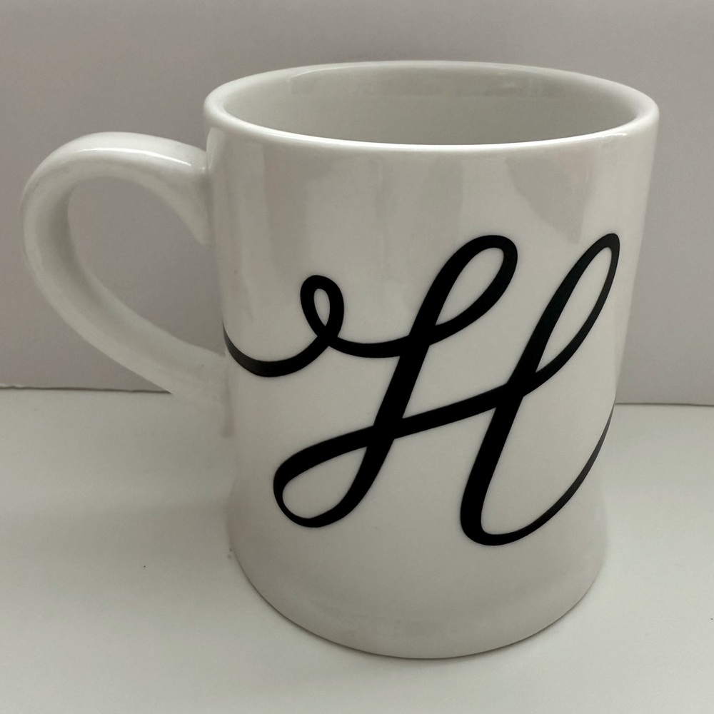 NWOT Indigo White and Black Monogram Mug - Cursive Letter H